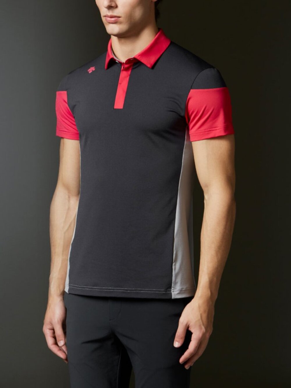 DESCENTE GOLF SHIRT Size Medium (3155)